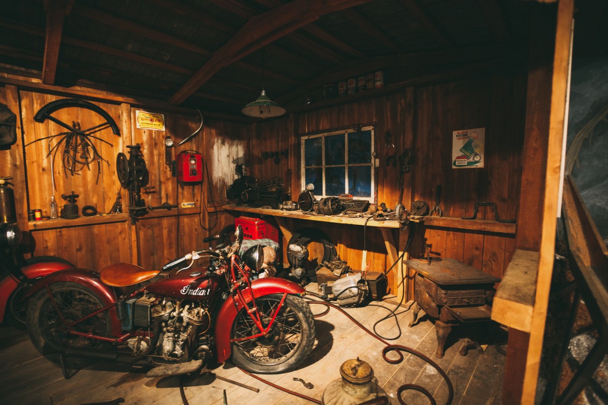 L'Épopée de la moto contains over 100 motorcycles, spanning 100 years of history and three separate floors.