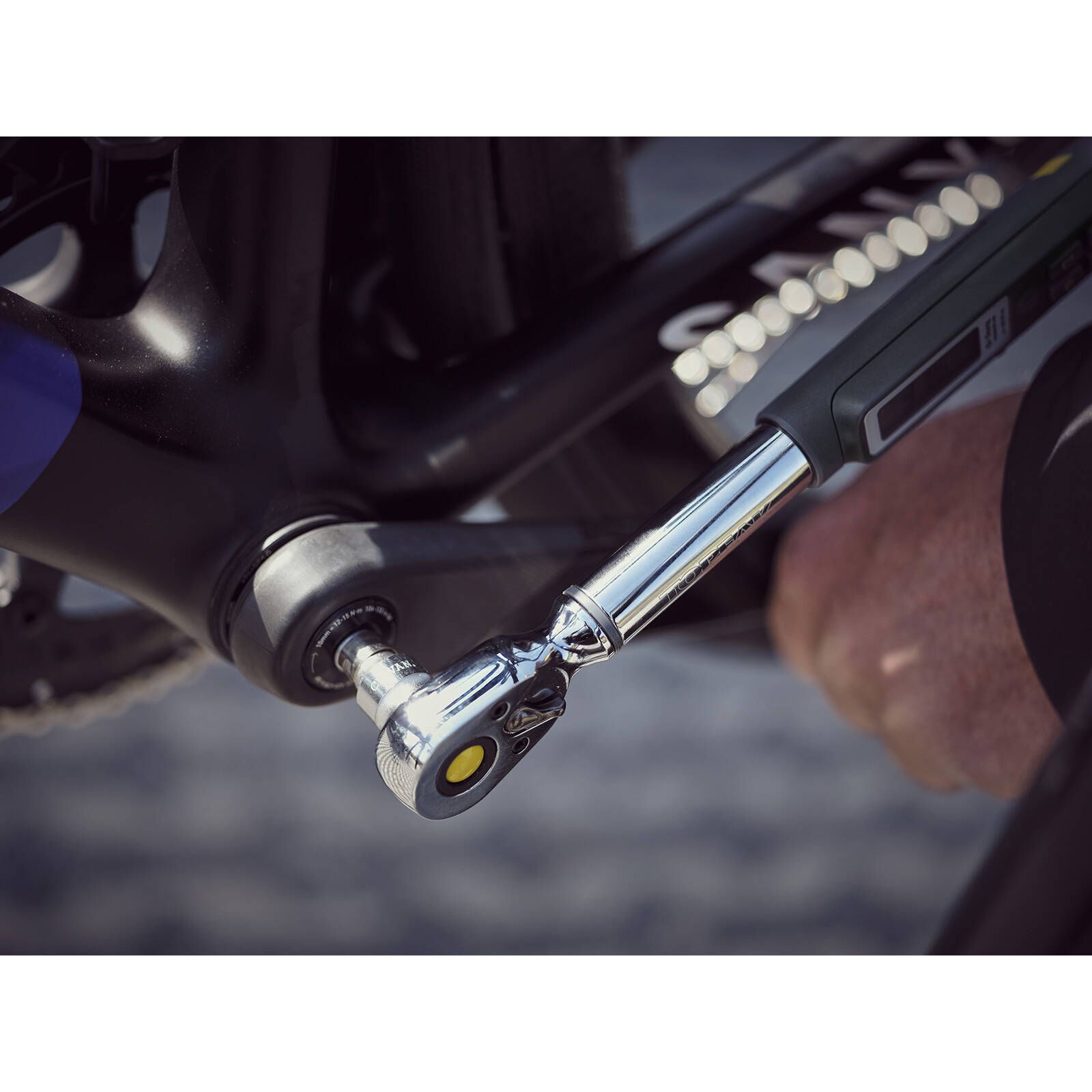 Topeak D-Torq DX Digital Torque Wrench - TT2531 | FortNine Topeak D-Torq DX Digital Torque Wrench - TT2531 | FortNine