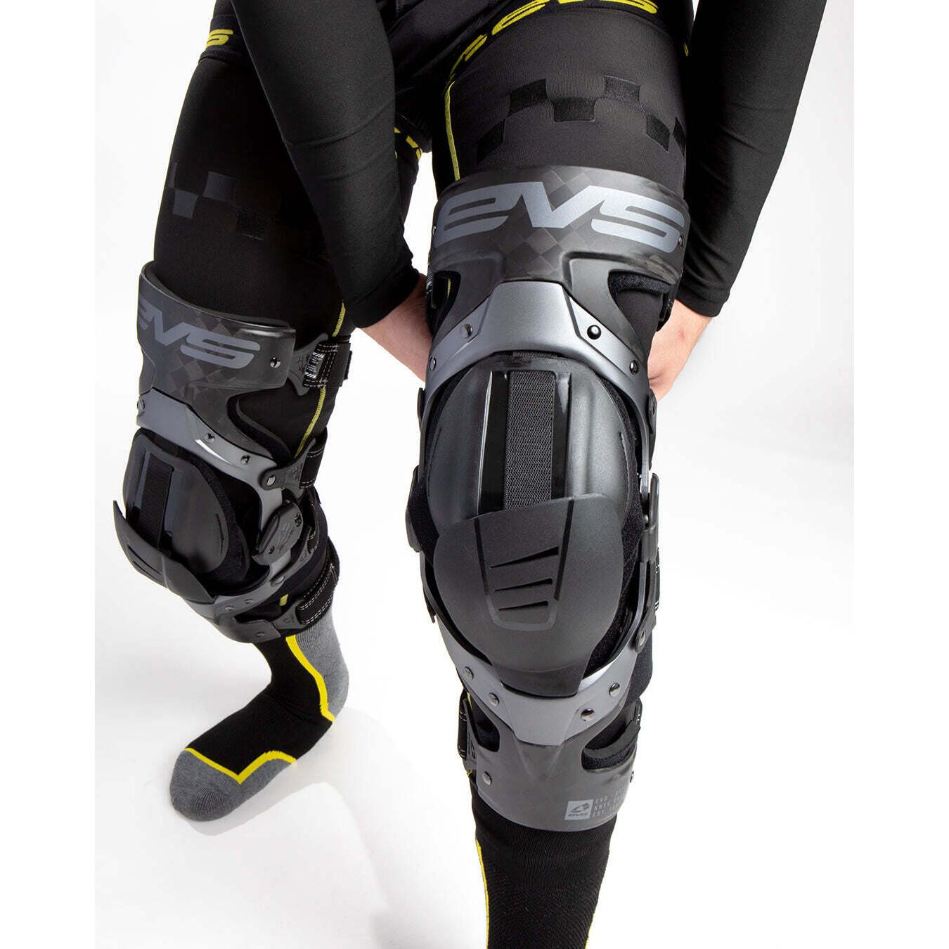 EVS Axis Pro Knee Brace | FortNine
