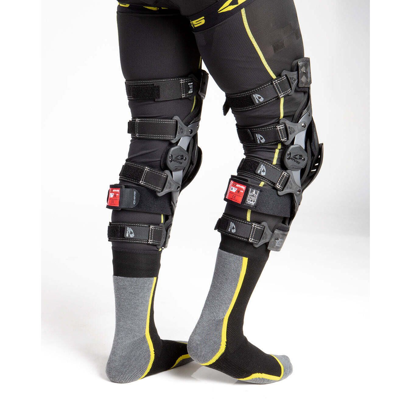 EVS Axis Pro Knee Brace | FortNine