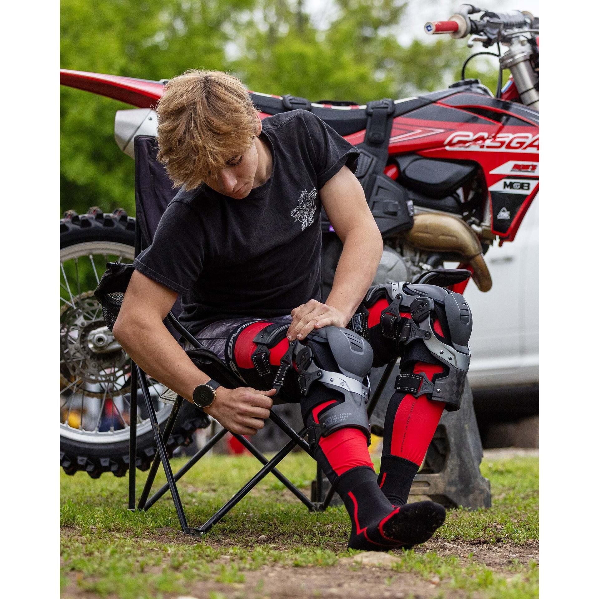 EVS Axis Pro Knee Brace | FortNine