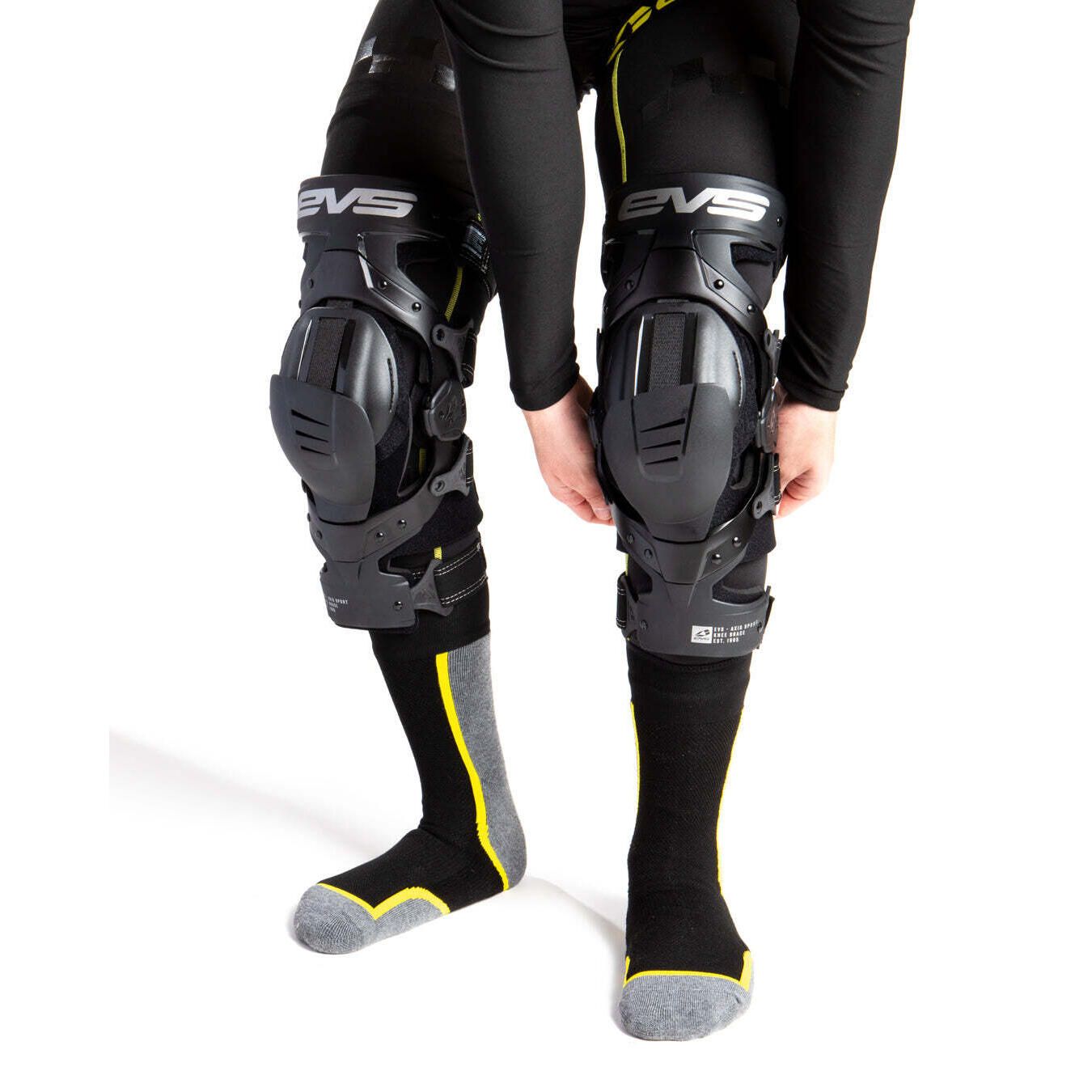 EVS Axis Sport Knee Brace | FortNine