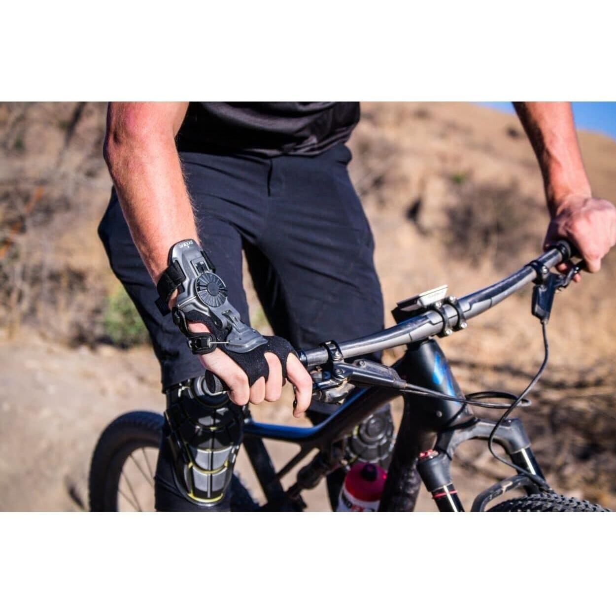 Mobius X8 Wrist Brace FortNine